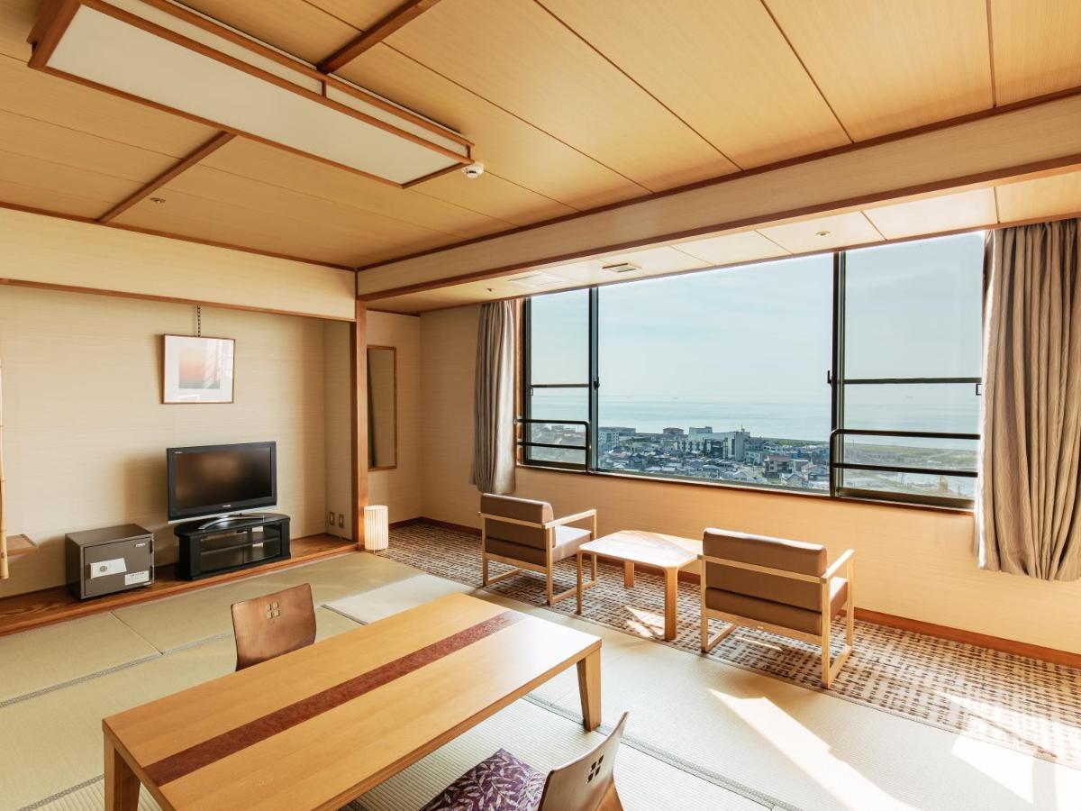 โรงแรมคาเมะนอย อาวาจิชิมา 3* Awaji